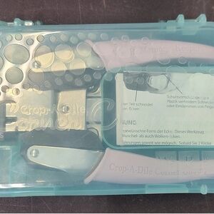 Crop-A-Dile Corner Chomper - Blue